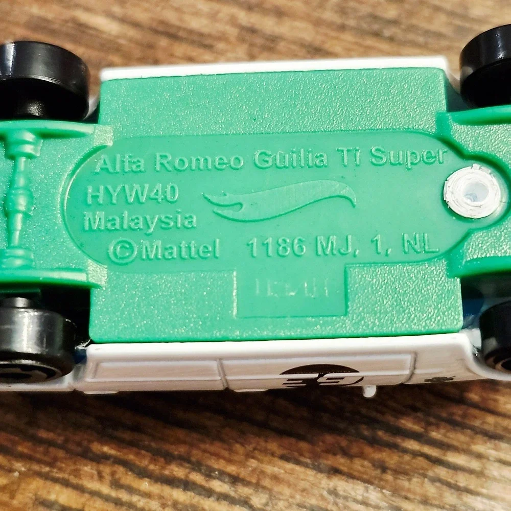 Hot Wheels Compact Kings Alfa Romeo Giulia TI Super Keychain‎
